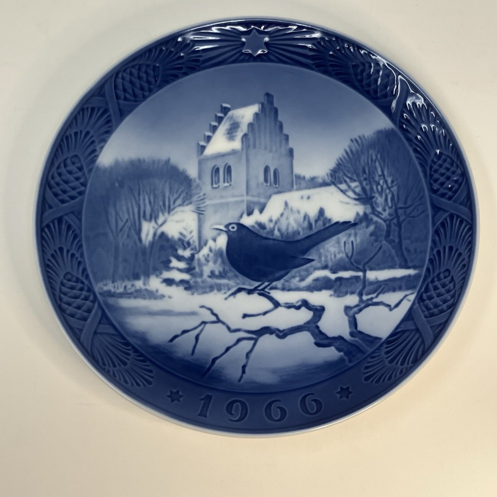Royal Copenhagen 1966 Christmas Plate Blackbird at Christmas Time Kai Lange Blue